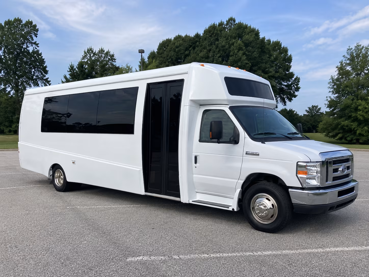 lincoln 18 passenger party bus