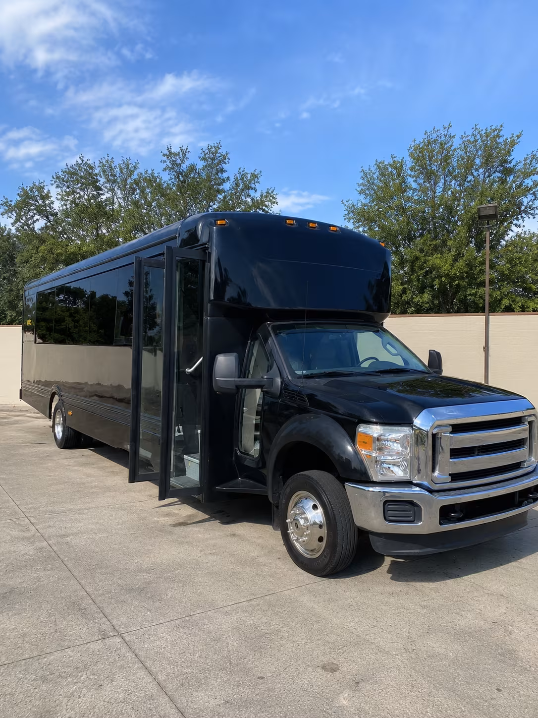 lincoln 20 passenger party bus
