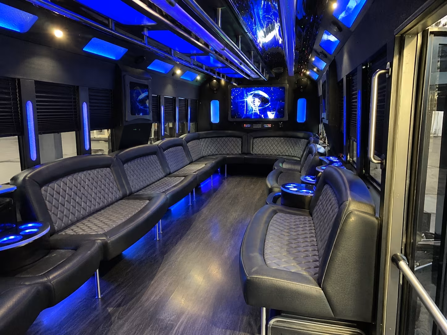 lincoln 28 passenger party bus interior