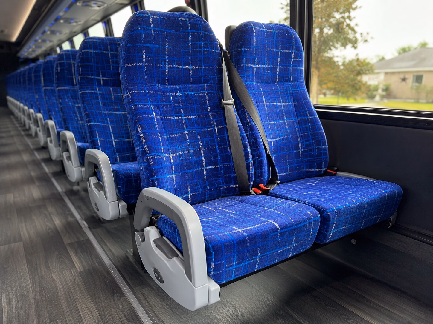 lincoln airport transportation onboard seating