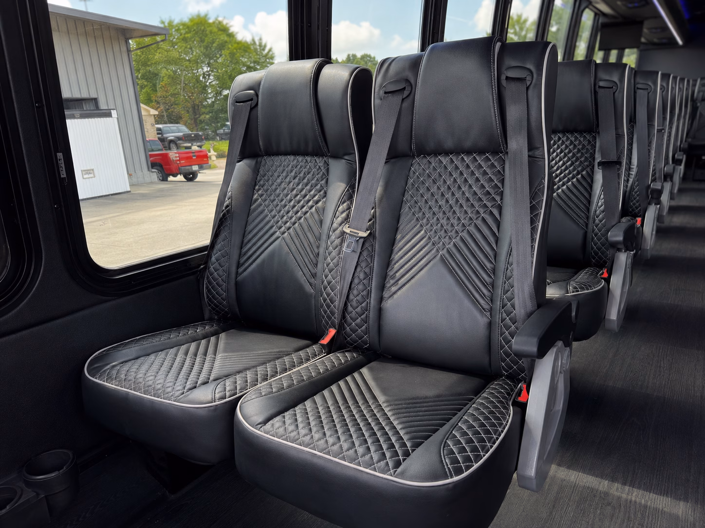 lincoln bus rental service area