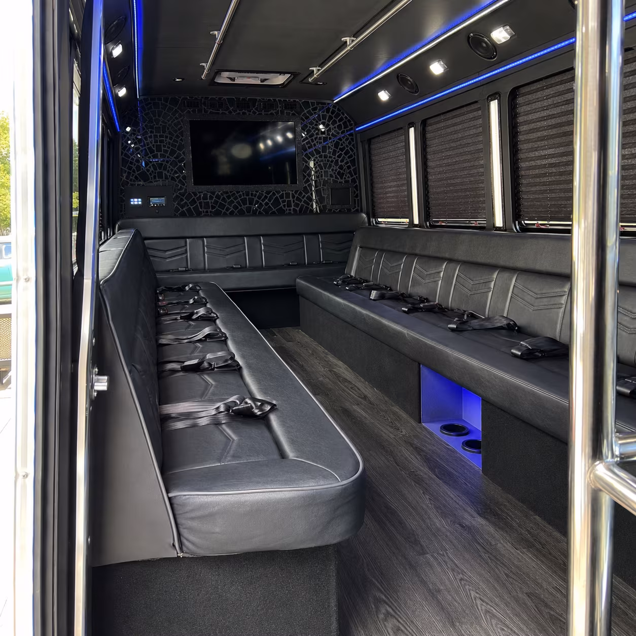 lincoln party bus rental 2