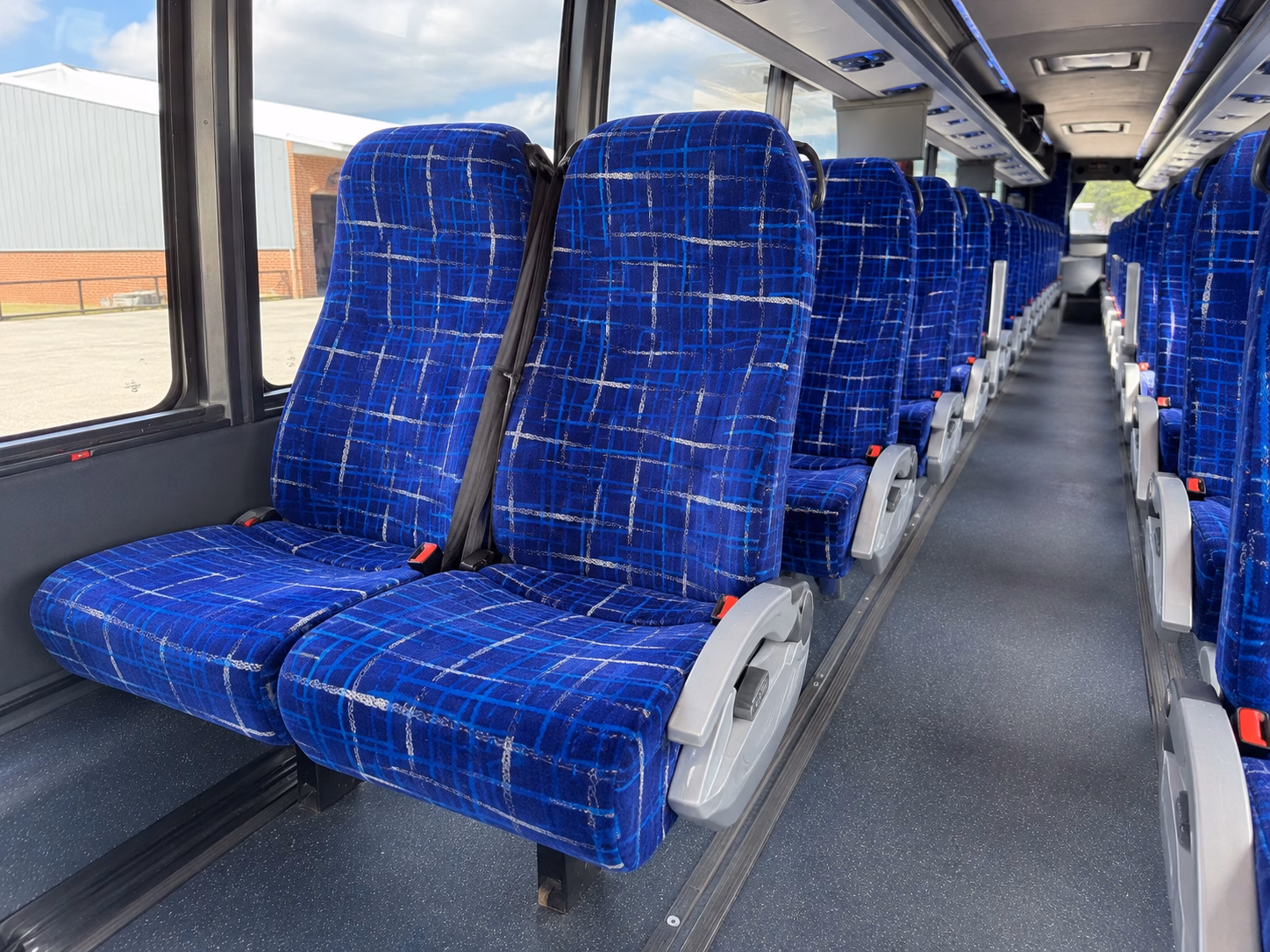 shuttle buses between lincoln hotels and your wedding venue